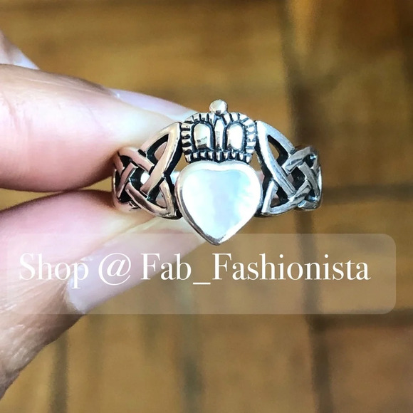 Mother of pearl Sterling Silver Claddagh ring size 6.5 - Picture 7 of 12